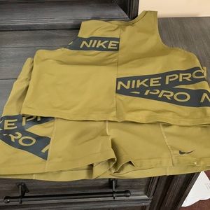 Nike Workout Olive green set!